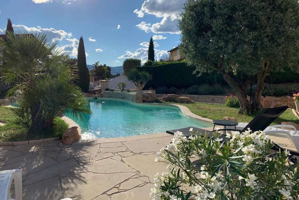 Villa Des Oliviers Avec Piscine Chassagny Екстериор снимка
