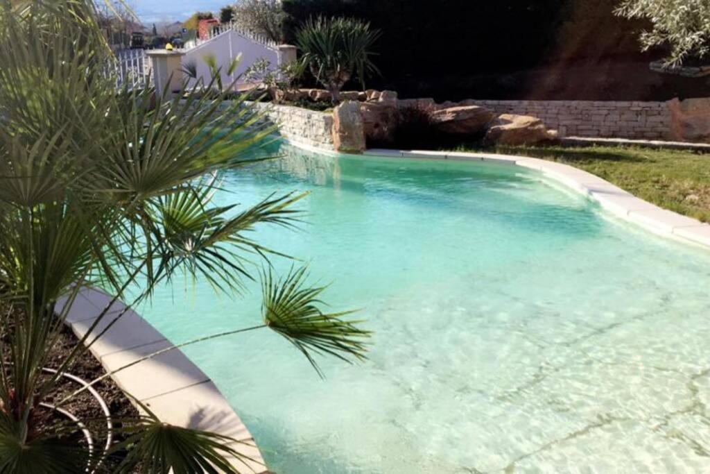 Villa Des Oliviers Avec Piscine Chassagny Екстериор снимка